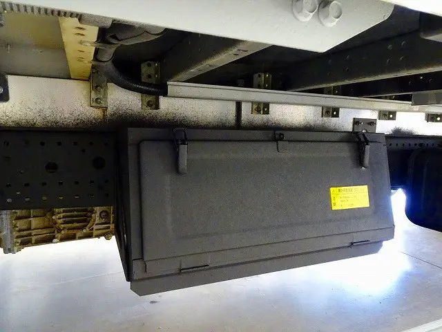 燃料タンク200L タイヤ止め2個 アルミ製リアフェンダー/サイドガード 左右シャシリア3連タイヤチェーンフック 左シャシフロント工具箱|いすゞ フォワード TKG-FRR90S2(2WD)の写真37