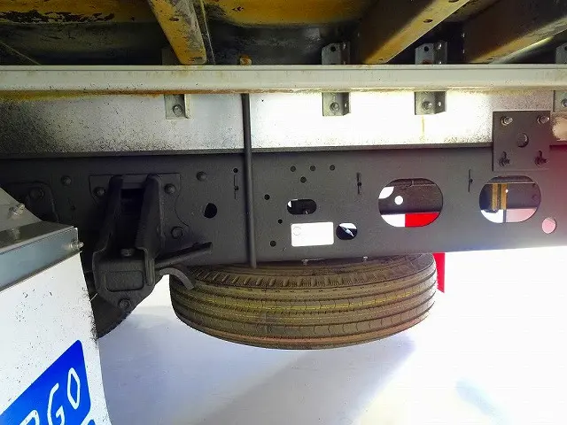 シャーシは 錆止め/マフラー塗装 仕上げに力を入れています。|いすゞ フォワード TKG-FRR90S2(2WD)の写真40