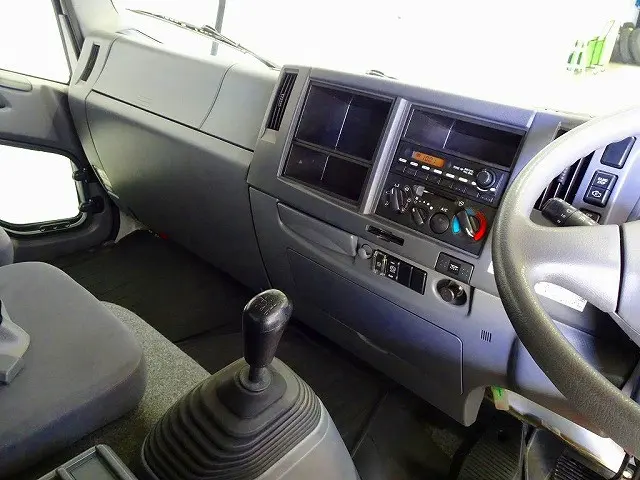 AC PS PW SRS ABS キーレス 左電格ミラー AM/FM ETC バックモニター ドラレコ ターボ 排気ブレーキ HSA アイドリングストップ フォグランプ 室内蛍光灯 消火器1個|いすゞ フォワード TKG-FRR90S2(2WD)の写真9