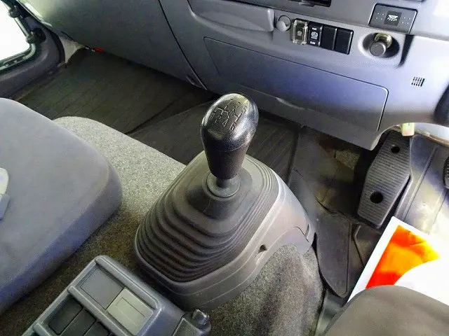 フロア6MT|いすゞ フォワード TKG-FRR90S2(2WD)の写真15