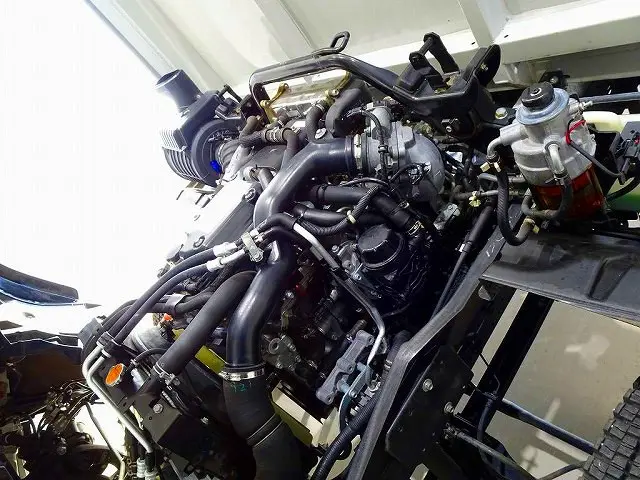 エンジンルーム|いすゞ フォワード TKG-FRR90S2(2WD)の写真36