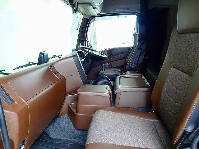 いすゞ エルフ 2PG-CYJ77D(8x4)の写真6