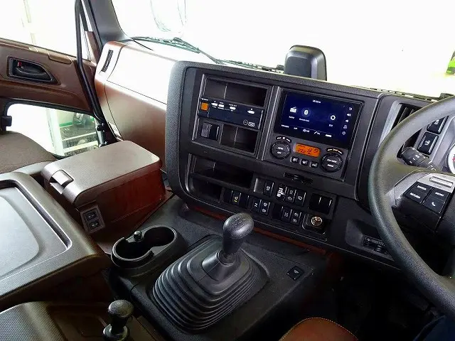いすゞ エルフ 2PG-CYJ77D(8x4)の写真8
