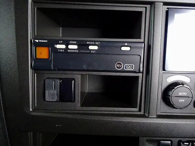 いすゞ エルフ 2PG-CYJ77D(8x4)の写真10