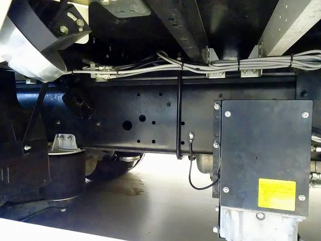 いすゞ エルフ 2PG-CYJ77D(8x4)の写真45