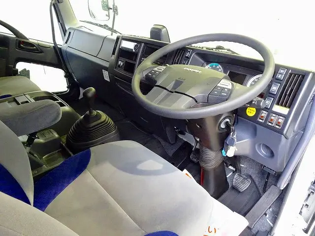 オートAC　PS　PW　SRS　ABS　キーレス　左電格ミラー/ミラーヒーター　エアサスシート/肘掛け　AM/FM　ETC　バックモニター　ドラレコ　フロア6MT|いすゞ フォワード 2RG-FTR90V2(2WD)の写真5