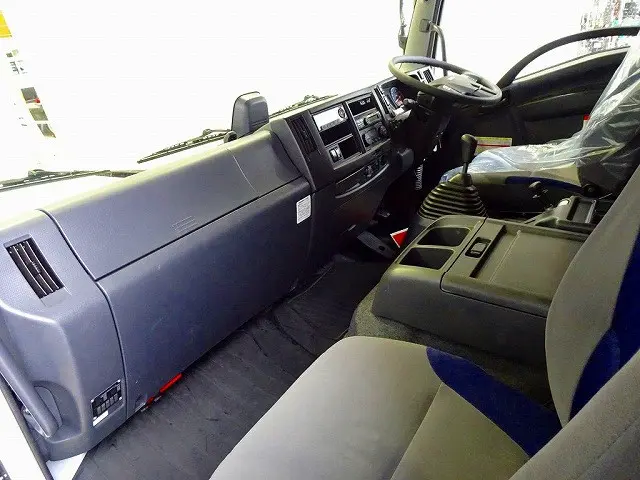 オートAC　PS　PW　SRS　ABS　キーレス　左電格ミラー/ミラーヒーター　エアサスシート/肘掛け　AM/FM　ETC　バックモニター　ドラレコ　フロア6MT|いすゞ フォワード 2RG-FTR90V2(2WD)の写真7