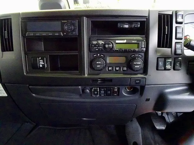 デジタコ　アドブルー　ターボ　排気ブレーキ　クルーズコントロール　HSA　車線逸脱警報装置　PCB　フォグランプ　ASR　室内蛍光灯/カーテン|いすゞ フォワード 2RG-FTR90V2(2WD)の写真11
