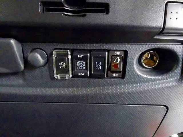 いすゞ フォワード 2RG-FTR90V2(2WD)の写真14