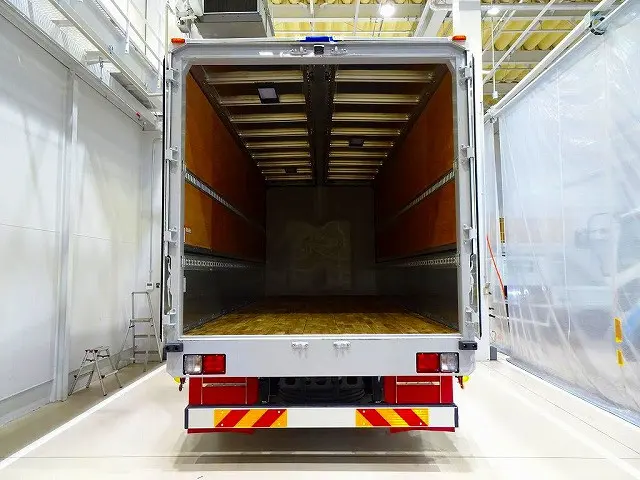 荷台内寸：622×241×240　日本フルハーフ/DMW　リア観音扉　左右セイコーラック　床フック5対　ラッシングレール2段(60cm/140cm)/ベルト2個　荷室LED灯3個|いすゞ フォワード 2RG-FTR90V2(2WD)の写真24