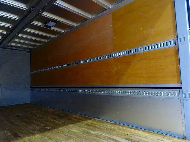 荷台内寸：622×241×240　日本フルハーフ/DMW　リア観音扉　左右セイコーラック　床フック5対　ラッシングレール2段(60cm/140cm)/ベルト2個　荷室LED灯3個|いすゞ フォワード 2RG-FTR90V2(2WD)の写真29