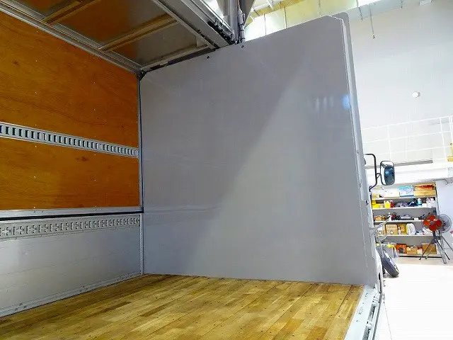 荷台内寸：622×241×240　日本フルハーフ/DMW　リア観音扉　左右セイコーラック　床フック5対　ラッシングレール2段(60cm/140cm)/ベルト2個　荷室LED灯3個|いすゞ フォワード 2RG-FTR90V2(2WD)の写真34