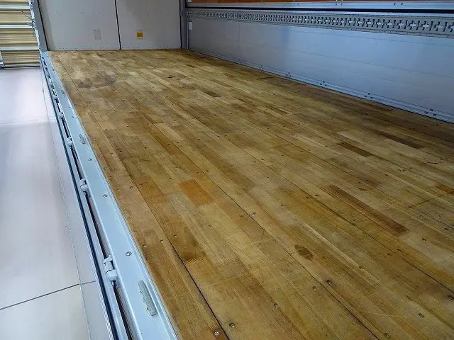 荷台内寸：622×241×240　日本フルハーフ/DMW　リア観音扉　左右セイコーラック　床フック5対　ラッシングレール2段(60cm/140cm)/ベルト2個　荷室LED灯3個|いすゞ フォワード 2RG-FTR90V2(2WD)の写真36