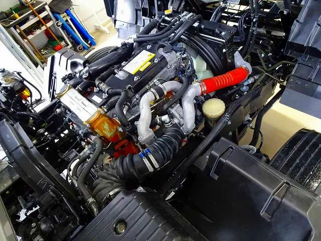 エンジンルーム|いすゞ フォワード 2RG-FTR90V2(2WD)の写真39