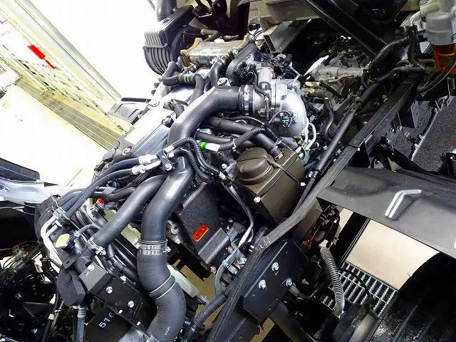 エンジンルーム|いすゞ フォワード 2RG-FTR90V2(2WD)の写真40