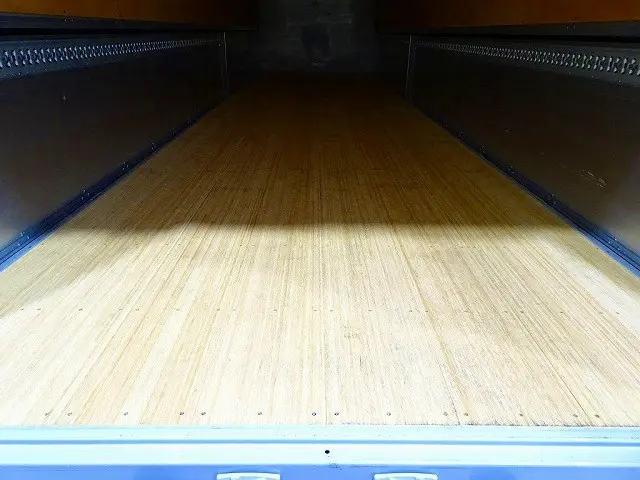 荷台内寸：967×241×261　日本フルハーフ/DKV　リア観音扉　センタースロットル付五方開　左右セイコーラック2対　床フック9対　ラッシングレール2段(68cm/150cm)　荷室LED灯4個|いすゞ ギガ 2PG-CYY77DU(6x4)の写真21