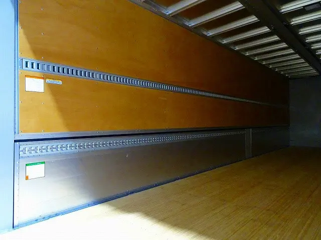 荷台内寸：967×241×261　日本フルハーフ/DKV　リア観音扉　センタースロットル付五方開　左右セイコーラック2対　床フック9対　ラッシングレール2段(68cm/150cm)　荷室LED灯4個|いすゞ ギガ 2PG-CYY77DU(6x4)の写真23