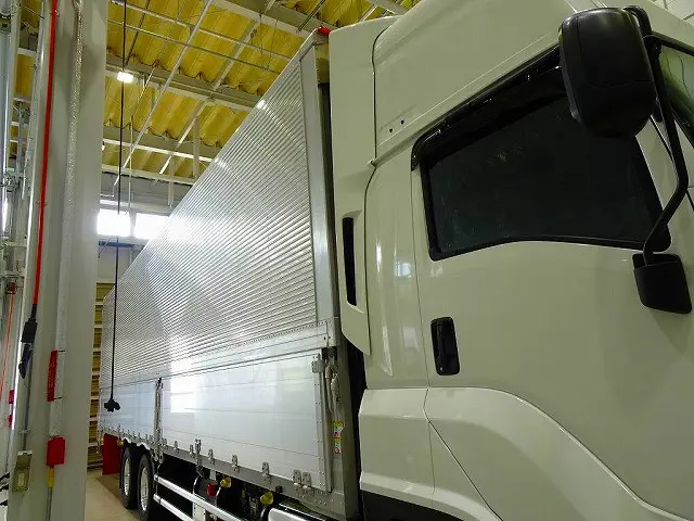 荷台内寸：967×241×261　日本フルハーフ/DKV　リア観音扉　センタースロットル付五方開　左右セイコーラック2対　床フック9対　ラッシングレール2段(68cm/150cm)　荷室LED灯4個|いすゞ ギガ 2PG-CYY77DU(6x4)の写真25