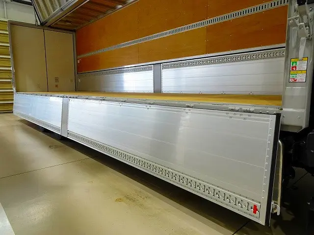 荷台内寸：967×241×261　日本フルハーフ/DKV　リア観音扉　センタースロットル付五方開　左右セイコーラック2対　床フック9対　ラッシングレール2段(68cm/150cm)　荷室LED灯4個|いすゞ ギガ 2PG-CYY77DU(6x4)の写真30