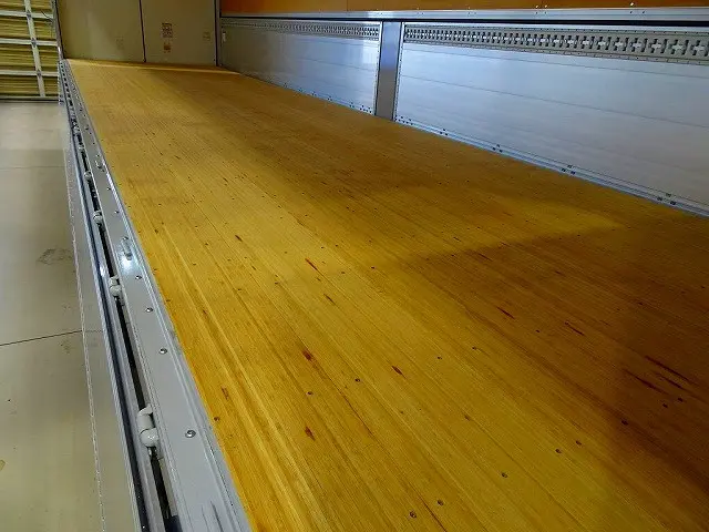 荷台内寸：967×241×261　日本フルハーフ/DKV　リア観音扉　センタースロットル付五方開　左右セイコーラック2対　床フック9対　ラッシングレール2段(68cm/150cm)　荷室LED灯4個|いすゞ ギガ 2PG-CYY77DU(6x4)の写真31