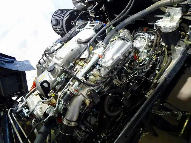 エンジンルーム|いすゞ ギガ 2PG-CYY77DU(6x4)の写真36