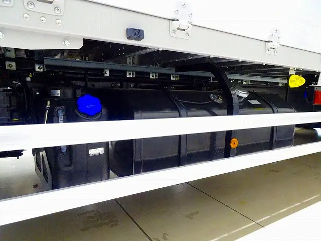 アドブルー　燃料タンク300L　アルミホイール|いすゞ ギガ 2PG-CYY77DU(6x4)の写真37