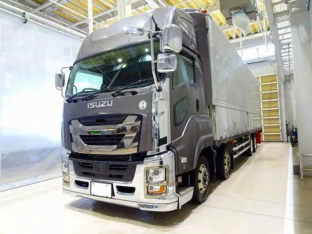 いすゞ ギガ 2PG-CYJ77C(8x4)の写真1