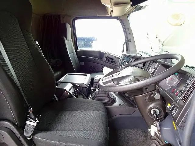 いすゞ ギガ 2PG-CYJ77C(8x4)の写真6