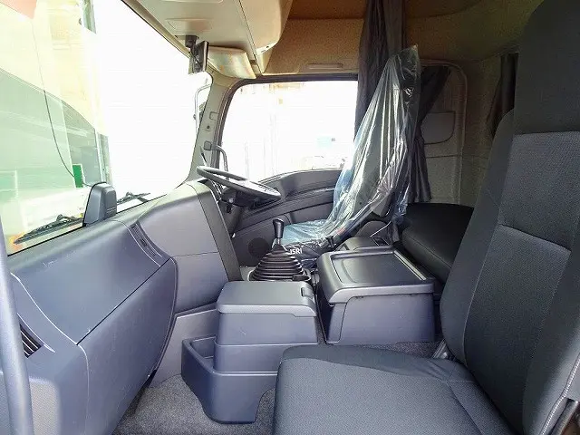 バックモニター タコグラフ アドブルー ターボ 排気ブレーキ T/Mリターダ デフロック クルーズコントロール HSA 車線逸脱警報装置 PCB アルミホイール|いすゞ ギガ 2PG-CYJ77C(8x4)の写真6