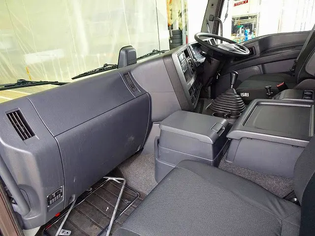 いすゞ ギガ 2PG-CYJ77C(8x4)の写真8