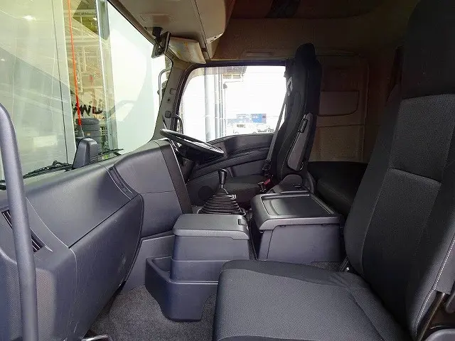 いすゞ ギガ 2PG-CYJ77C(8x4)の写真9