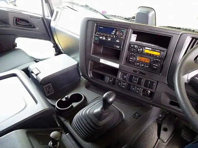 いすゞ ギガ 2PG-CYJ77C(8x4)の写真11