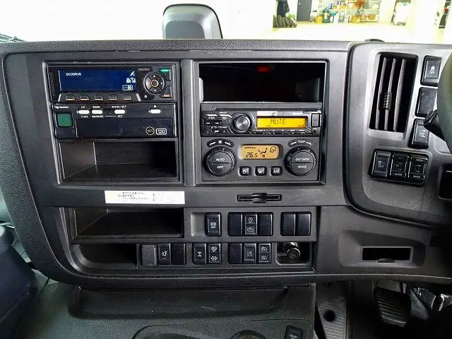 いすゞ ギガ 2PG-CYJ77C(8x4)の写真12