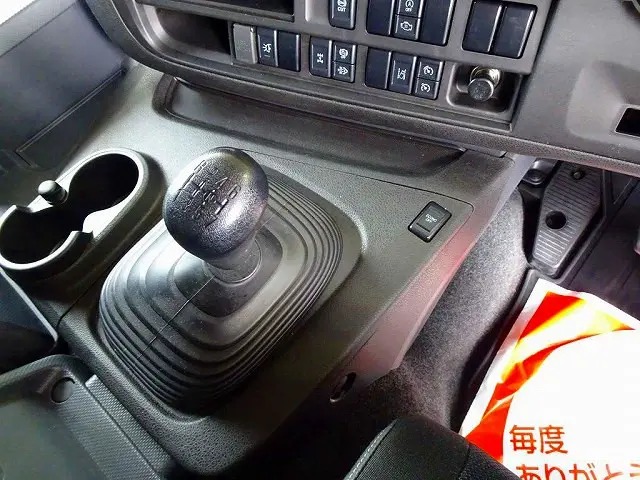 フロア7MT|いすゞ ギガ 2PG-CYJ77C(8x4)の写真15