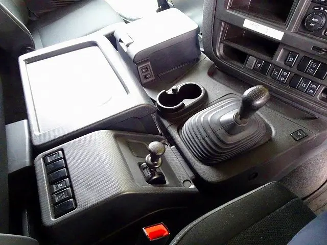 いすゞ ギガ 2PG-CYJ77C(8x4)の写真16