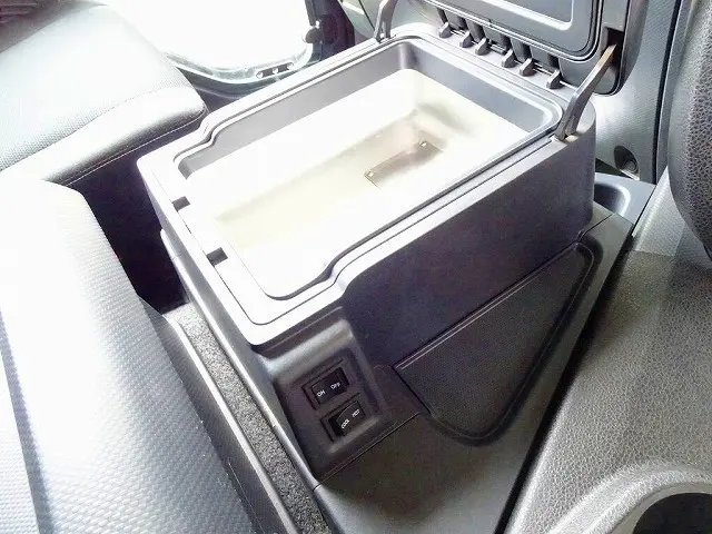 いすゞ ギガ 2PG-CYJ77C(8x4)の写真18