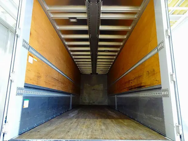 いすゞ ギガ 2PG-CYJ77C(8x4)の写真26