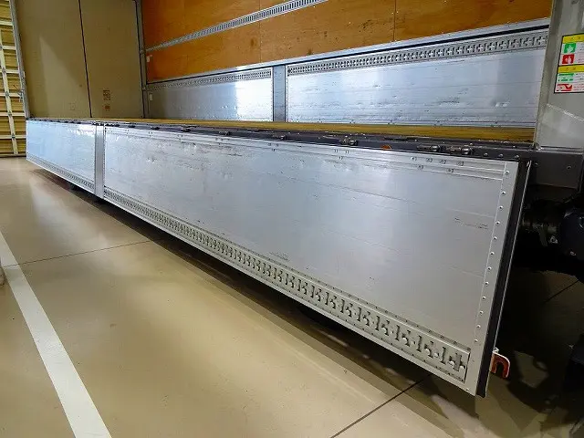 荷台内寸:967×240×265 リア観音扉 センタースロットル付五方開 左右セイコーラック2対 落とし込みフック9対 ラッシングレール2段(69cm/150cm) 荷室LED灯4個|いすゞ ギガ 2PG-CYJ77C(8x4)の写真31