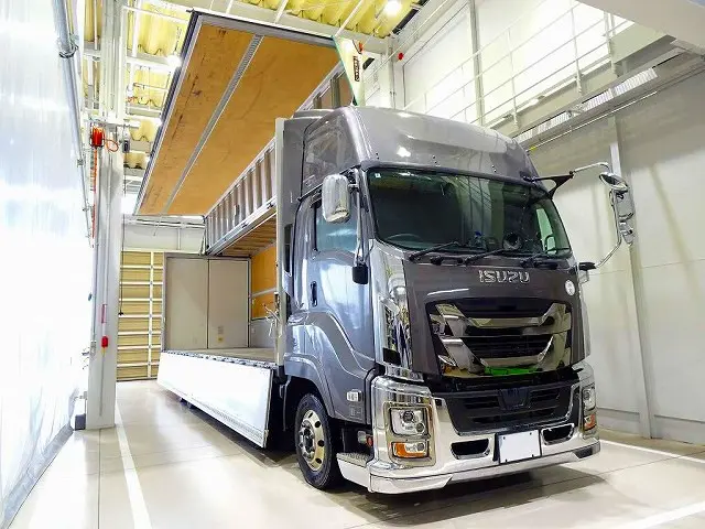 いすゞ ギガ 2PG-CYJ77C(8x4)の写真33