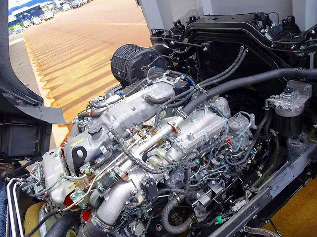 エンジンルーム|いすゞ ギガ 2PG-CYJ77C(8x4)の写真37
