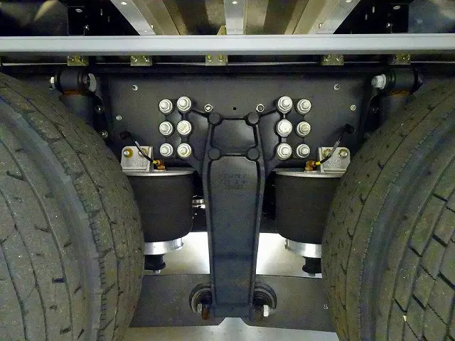 いすゞ ギガ 2PG-CYJ77C(8x4)の写真40