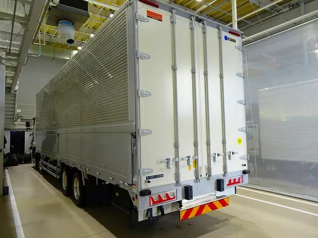 お問合せ管理No.G901 R7 プロフィア 13.8t 4軸 アルミウイング リアエアサス 380ps 未使用車|日野 プロフィア 2KG-FW1AHC(8x4)の写真4