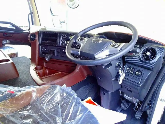 AAC PS PW SRS ABS キーレス 左電格ミラー/ヒーター/左右電動角度調整 エアサスシート/肘掛け ラジオ バックモニター アドブルー 排気ブレーキ T/Mリターダー デフロック|日野 プロフィア 2KG-FW1AHC(8x4)の写真5