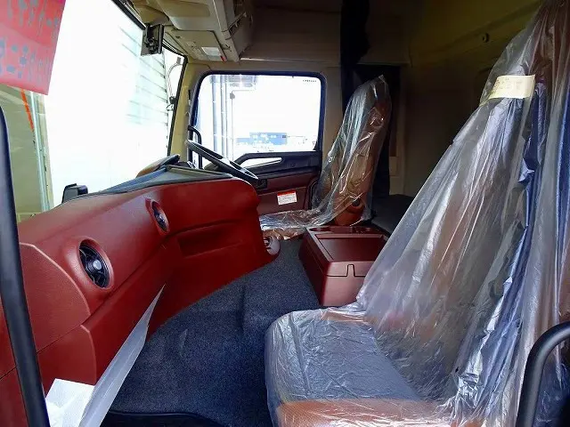 クルーズコントロール ESスタート 車線逸脱警報装置 PCS アルミホイール フォグランプ TRC 室内LED灯/カーテン ハイルーフ 消火器1個 ヘッドライトウォッシャー インパネAT/3ペダル|日野 プロフィア 2KG-FW1AHC(8x4)の写真8