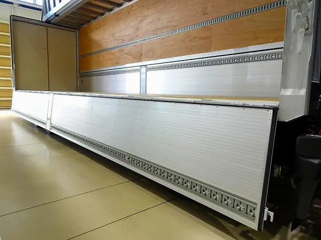 荷台内寸:966×241×266 トランテックス/W158L09 R観音扉 タカラポストB付五方開 左右セイコーラック2対 ラッシングレール2段(68cm/150cm) 床フック9対 荷室LED灯4個|日野 プロフィア 2KG-FW1AHC(8x4)の写真33