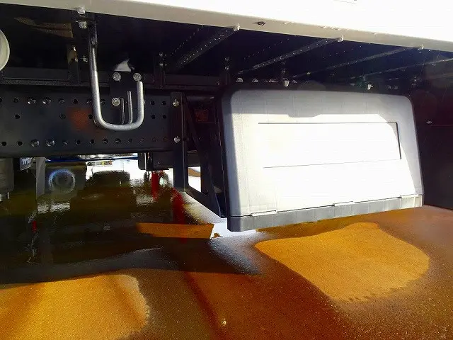 燃料タンク300L+200L タイヤ止め2個 アルミ製サイドガード ステンレス製リアフェンダー 左右シャシリア工具箱 左右シャシリア3連タイヤチェーンフック2個|日野 プロフィア 2KG-FW1AHC(8x4)の写真42