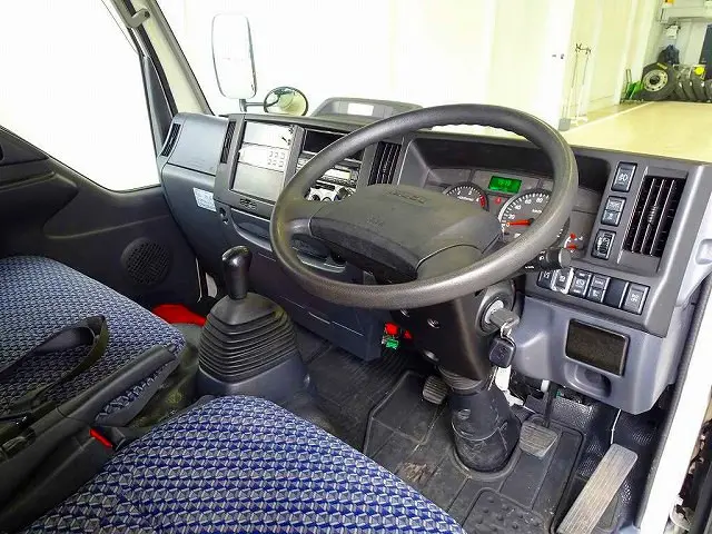 いすゞ エルフ 2RG-NHR88AN(2WD)の写真5