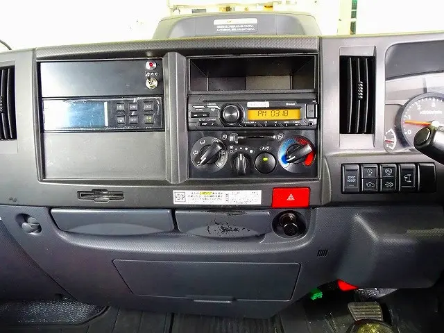 いすゞ エルフ 2RG-NHR88AN(2WD)の写真10
