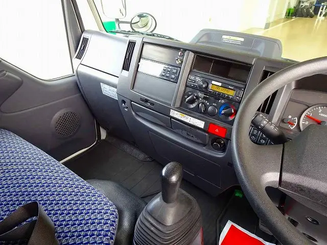 AC PS PW SRS ABS キーレス 左電格ミラー Bluetooth アドブルー ターボ HSA 車線逸脱警報装置 PCB フロア5MT|いすゞ エルフ 2RG-NHR88AN(2WD)の写真10