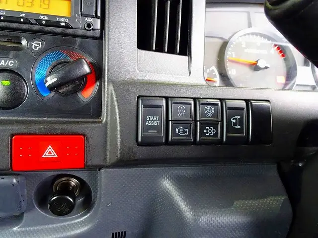 いすゞ エルフ 2RG-NHR88AN(2WD)の写真13